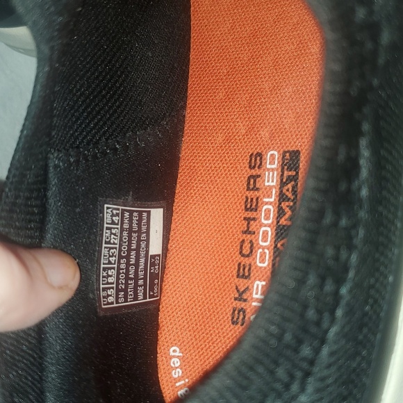 Skechers Ultra GoRun Elevate Air Cooled Black and White Slip-On Sz 9.5 Shoes NWT - Picture 9 of 9